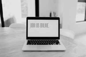 Laptop mit Schrift